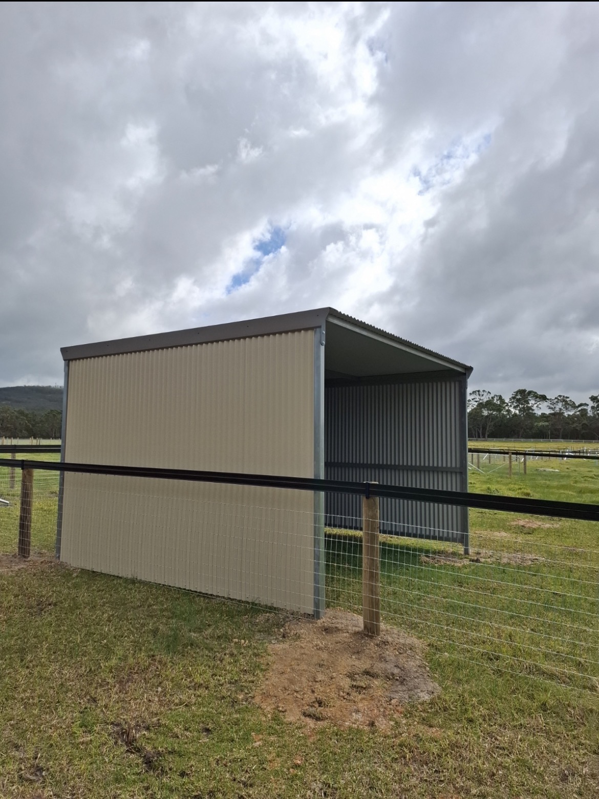4-5m Livestock Shelter - Image 1