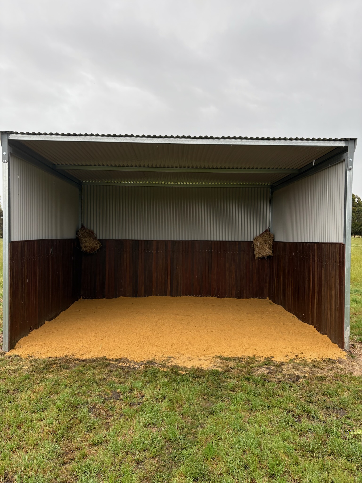 4-5m Livestock Shelter - Image 5